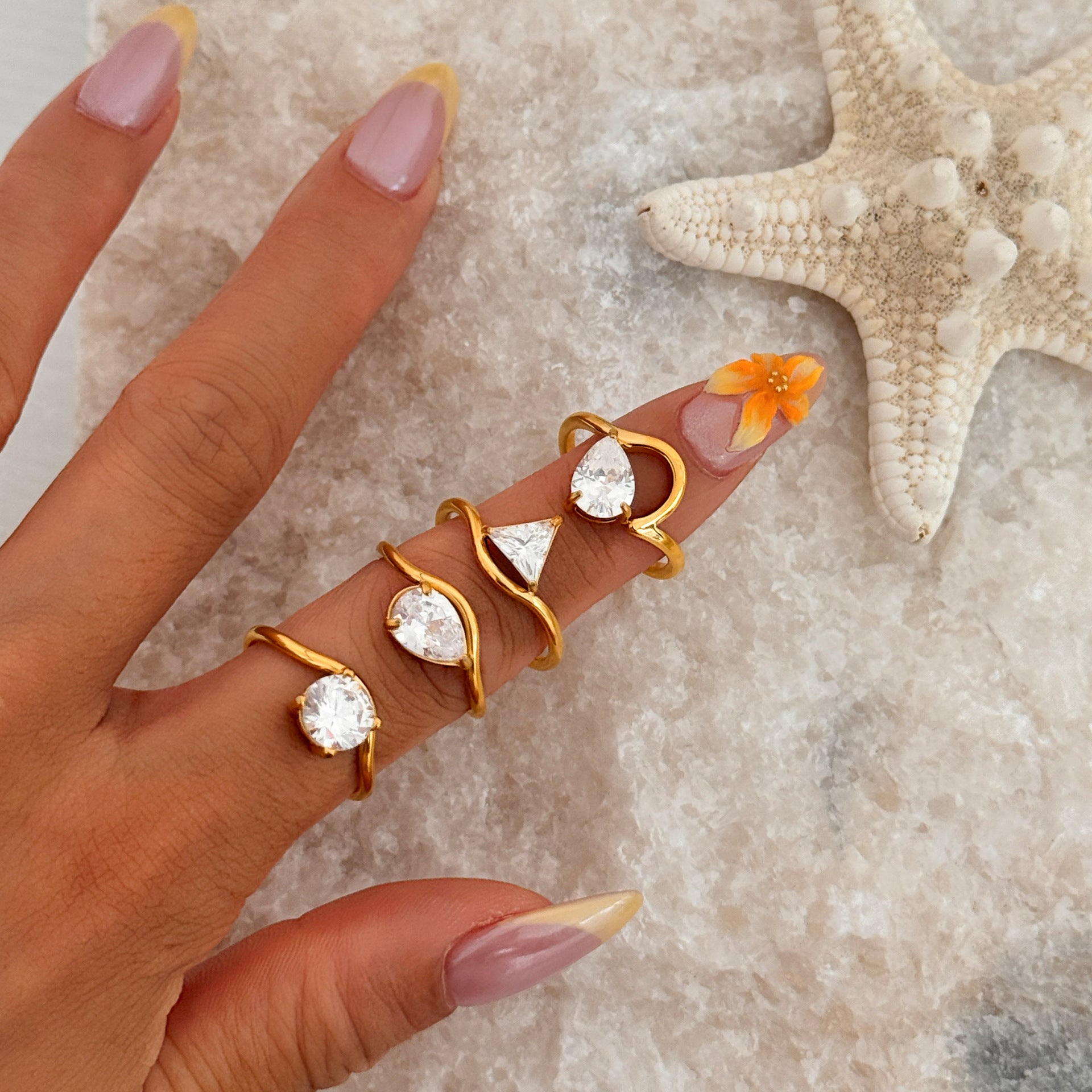 Dazan Various Styles Of Rings 18K Vacuum Electroplated Geometric Line Design Versatile Rings Light Luxury Zircon Rings