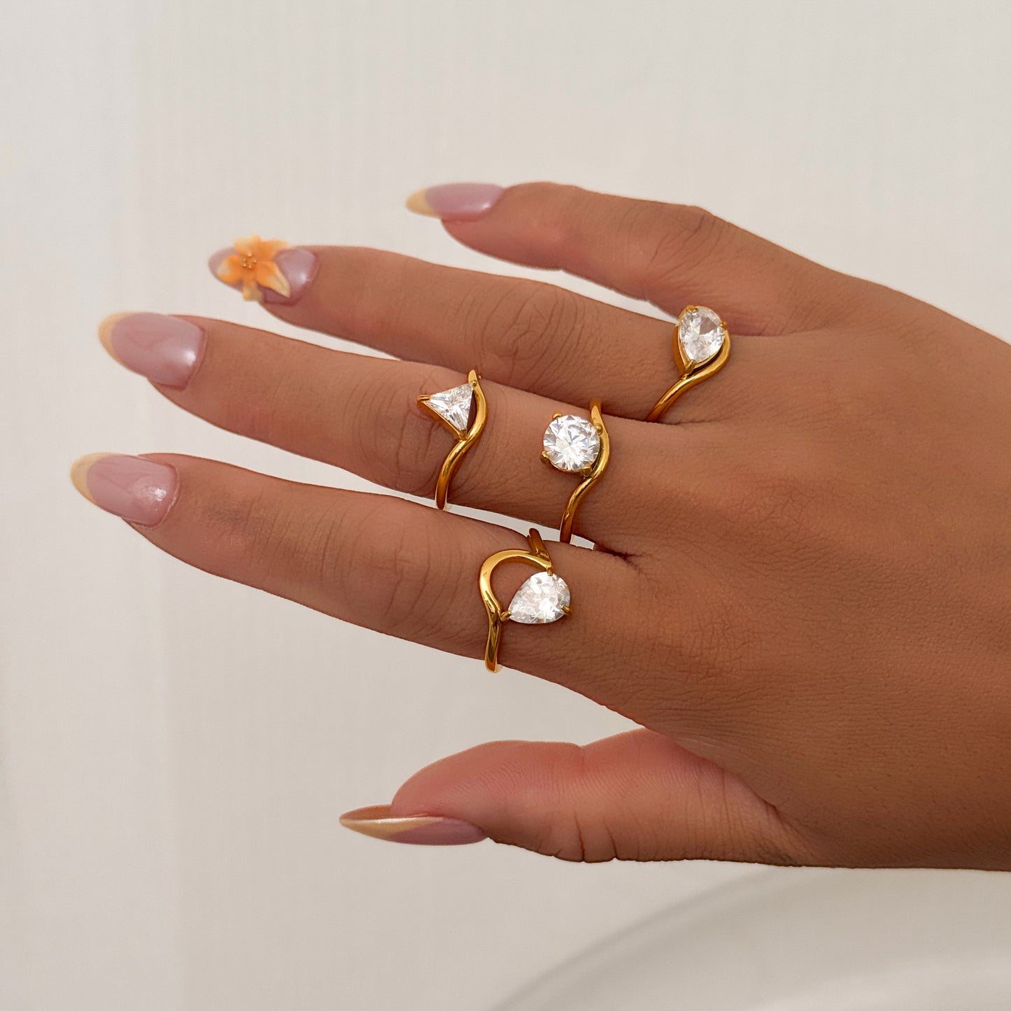 Dazan Various Styles Of Rings 18K Vacuum Electroplated Geometric Line Design Versatile Rings Light Luxury Zircon Rings